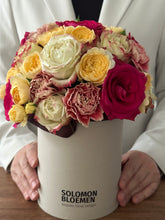 Load image into Gallery viewer, FLORAL BOX - Mixed-color of roses
