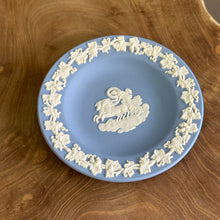 Load image into Gallery viewer, RARE FIND. Wedgwood Jasperware. Made in England. Blue&white Round dish. Set of 4