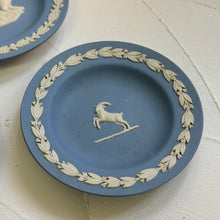Load image into Gallery viewer, Wedgwood Jasperware. Made in England. Blue&white Round dish. Set of 3