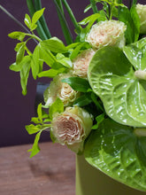 Load image into Gallery viewer, 青綠色屏風設計 | GREEN SCREEN EDITION | OMAKASE 大師SOLOMON 花藝教室 | 家居鮮花插花擺設