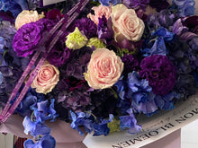 Load image into Gallery viewer, The blue bouquet