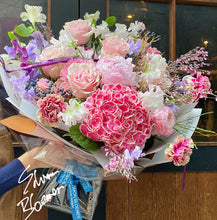 Load image into Gallery viewer, The light pink bouquet