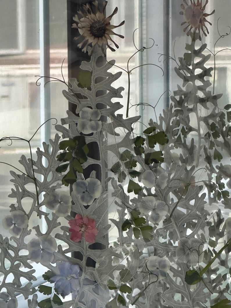 Pressed Flower Christmas Tree Keepsake: Craft Your Floating Holiday Magic