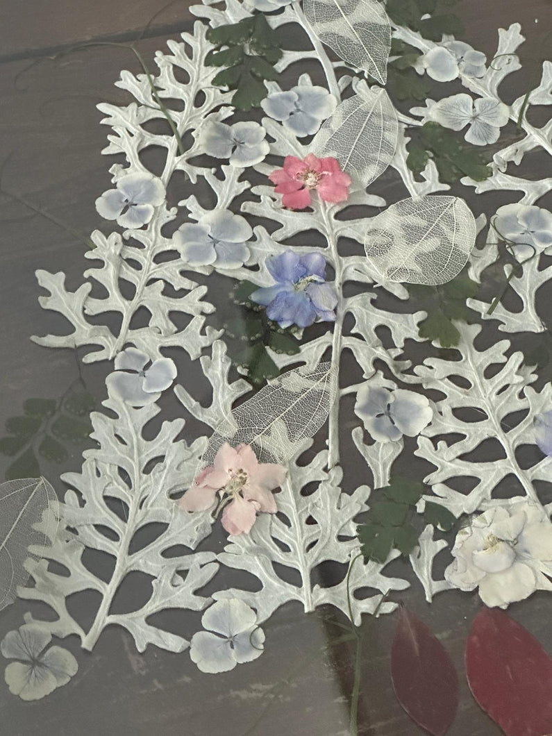 Pressed Flower Christmas Tree Keepsake: Craft Your Floating Holiday Magic