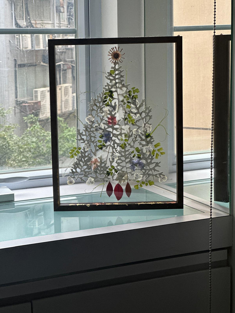 Pressed Flower Christmas Tree Keepsake: Craft Your Floating Holiday Magic