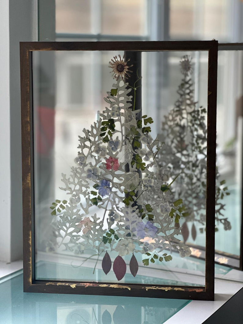 Pressed Flower Christmas Tree Keepsake: Craft Your Floating Holiday Magic