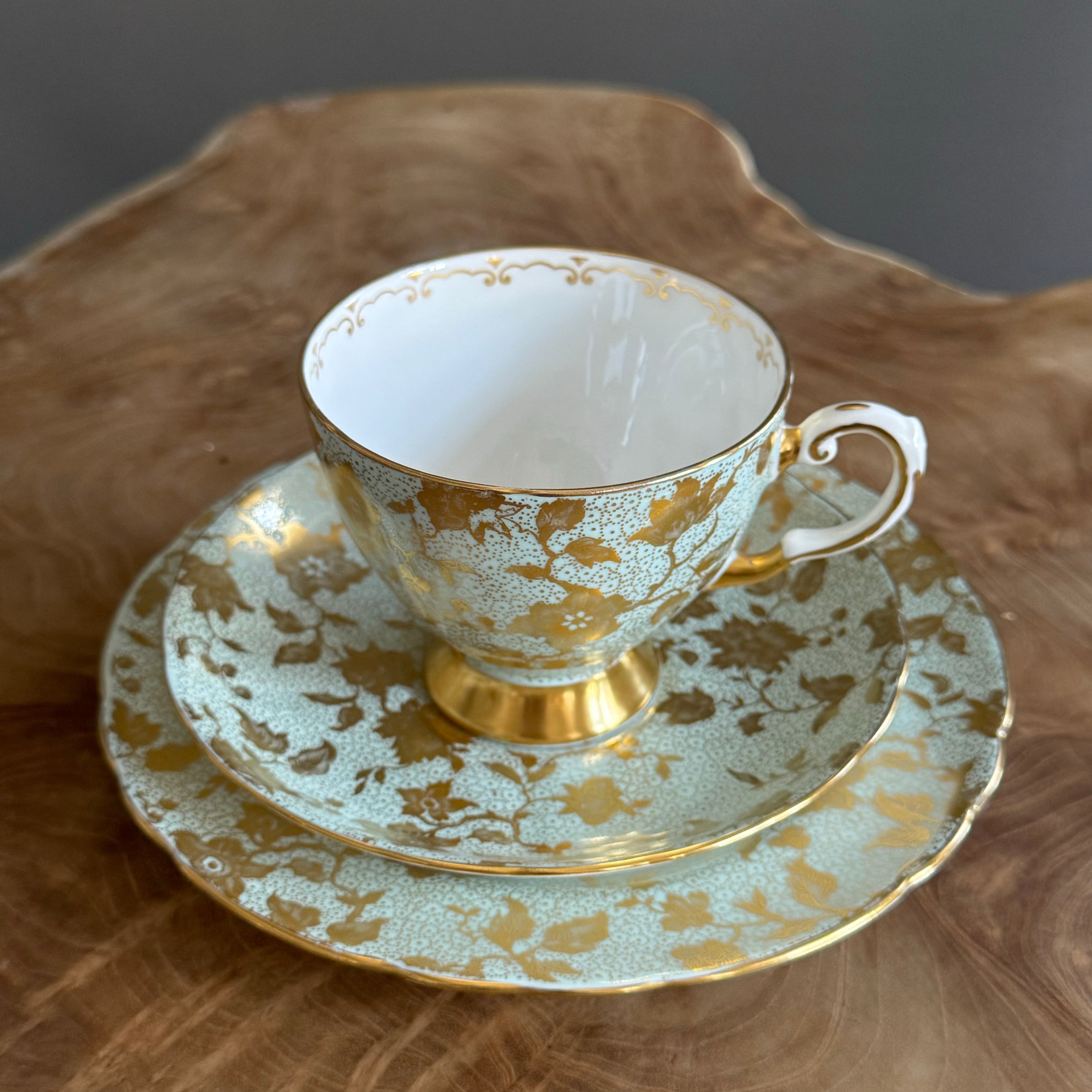 工芸品 ENGLISH FINE BONE CHINA Tuscan Fine English Bone China. Made in England. Gilded Tea Trio