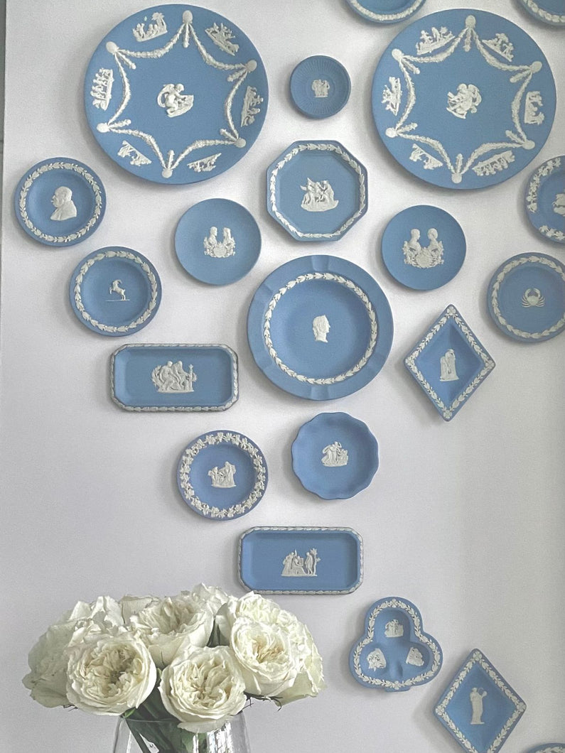 Unveil Jasper's Yuletide Elegance: A Wedgwood Christmas