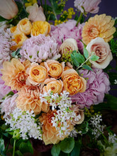 Load image into Gallery viewer, Valentine&#39;s day special! - The Stylish Valentine&#39;s Warm Bouquet
