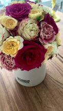 Load and play video in Gallery viewer, FLORAL BOX - Mixed-color of roses
