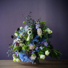 Load image into Gallery viewer, Valentine&#39;s day special! - The Stylish Valentine&#39;s Cool Bouquet
