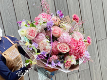 Load image into Gallery viewer, The light pink bouquet
