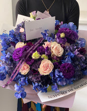 Load image into Gallery viewer, The blue bouquet
